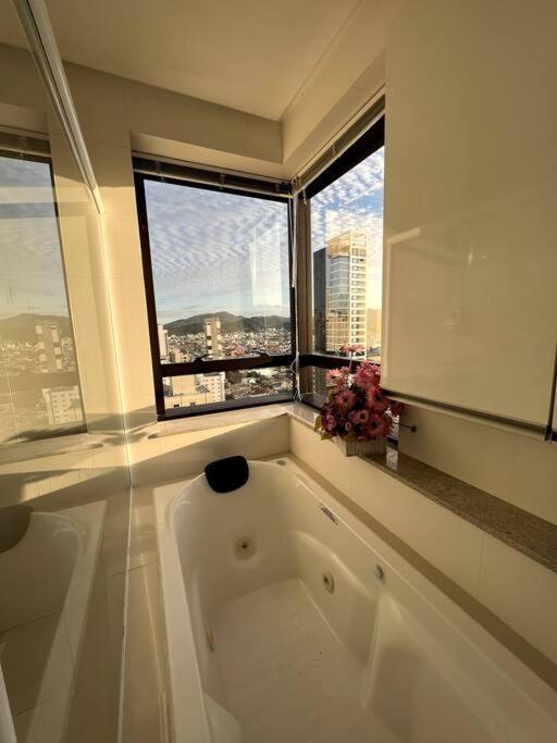 Apartamento No Centro, Com Vista Mar E Cristo Luz Балнеариу-Камбориу Экстерьер фото