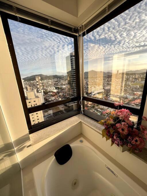 Apartamento No Centro, Com Vista Mar E Cristo Luz Балнеариу-Камбориу Экстерьер фото